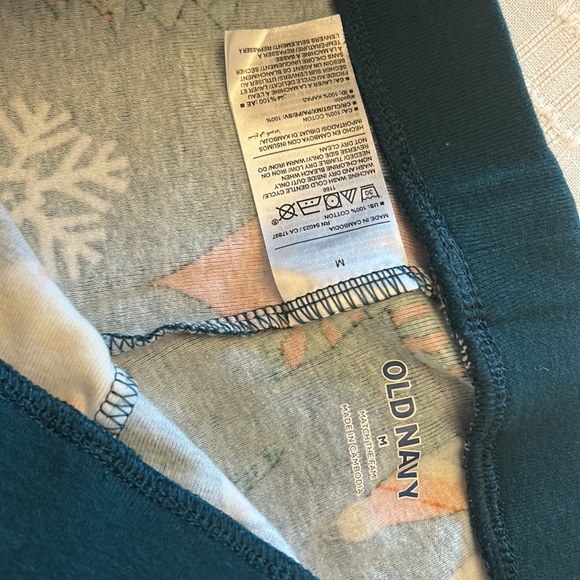 Old Navy Christmas Pajama Bottoms Size M - Picture 2 of 2